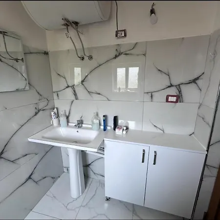 בית הארחה Flower's אוריקום